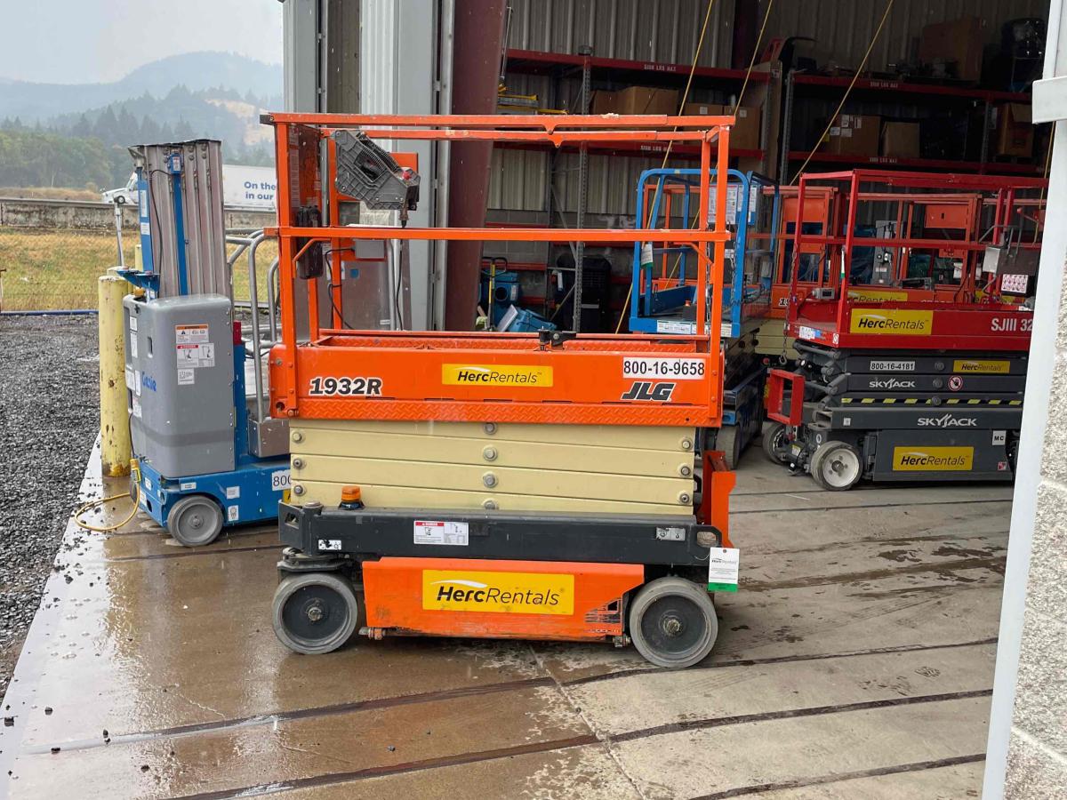 2017 JLG 1932R