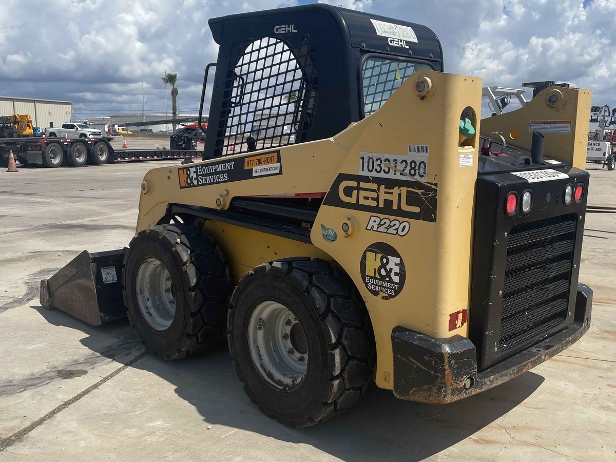 2021 Gehl R220-3