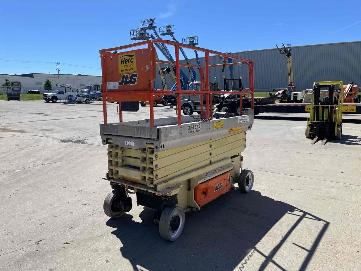 2012 JLG 3246ES