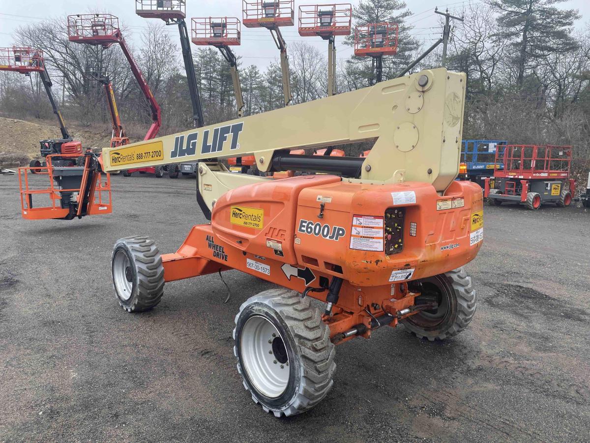 2015 JLG E600JP