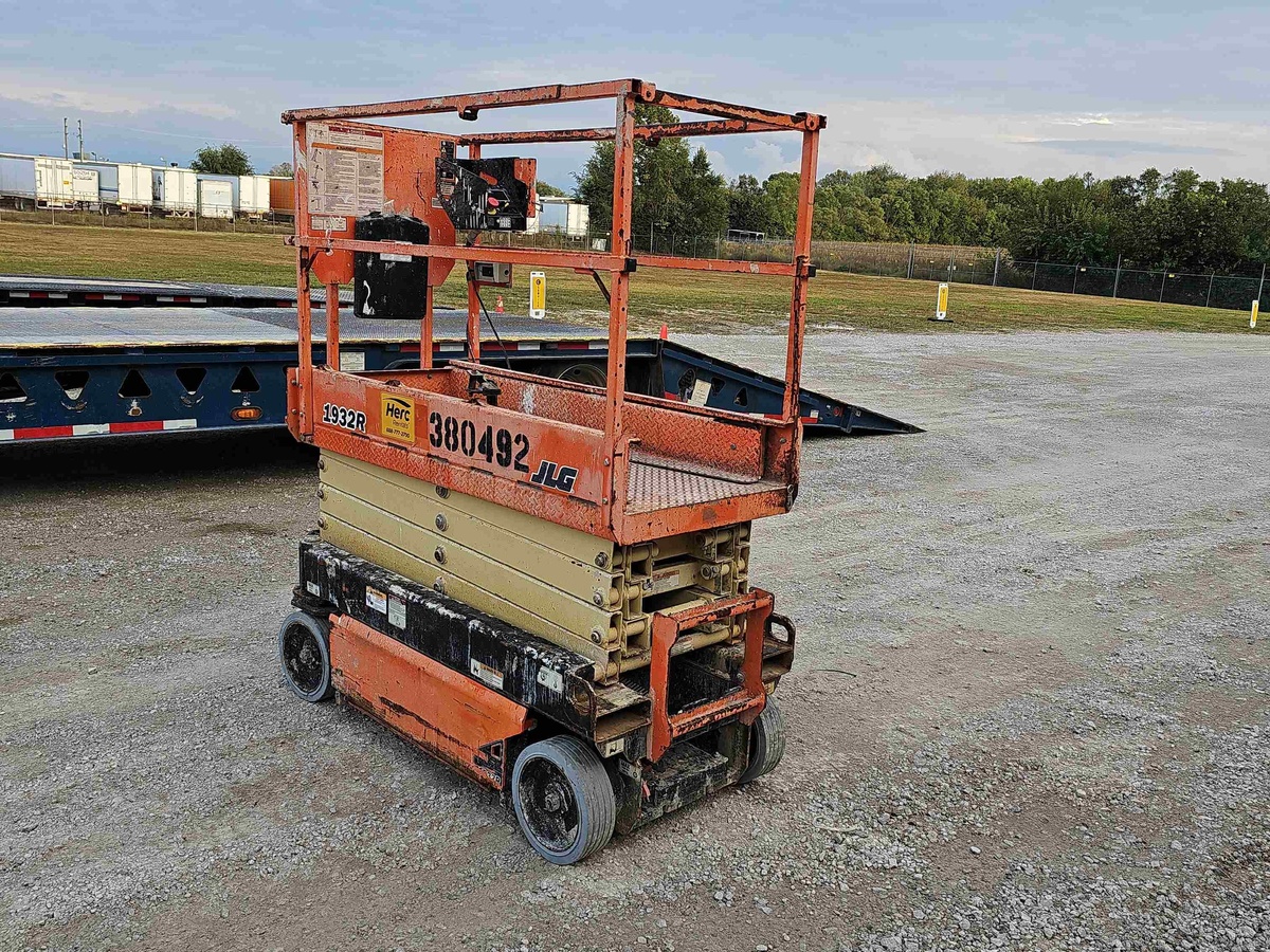 2016 JLG 1932R-3