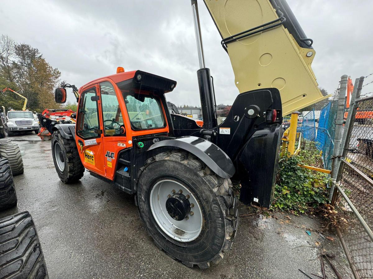 2018 JLG 1255