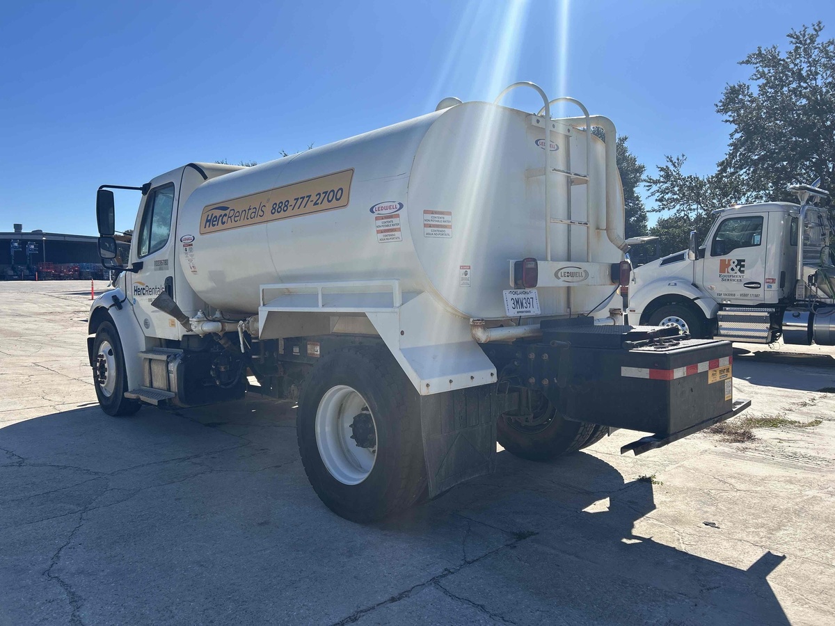 2021 Freightliner M2106-4