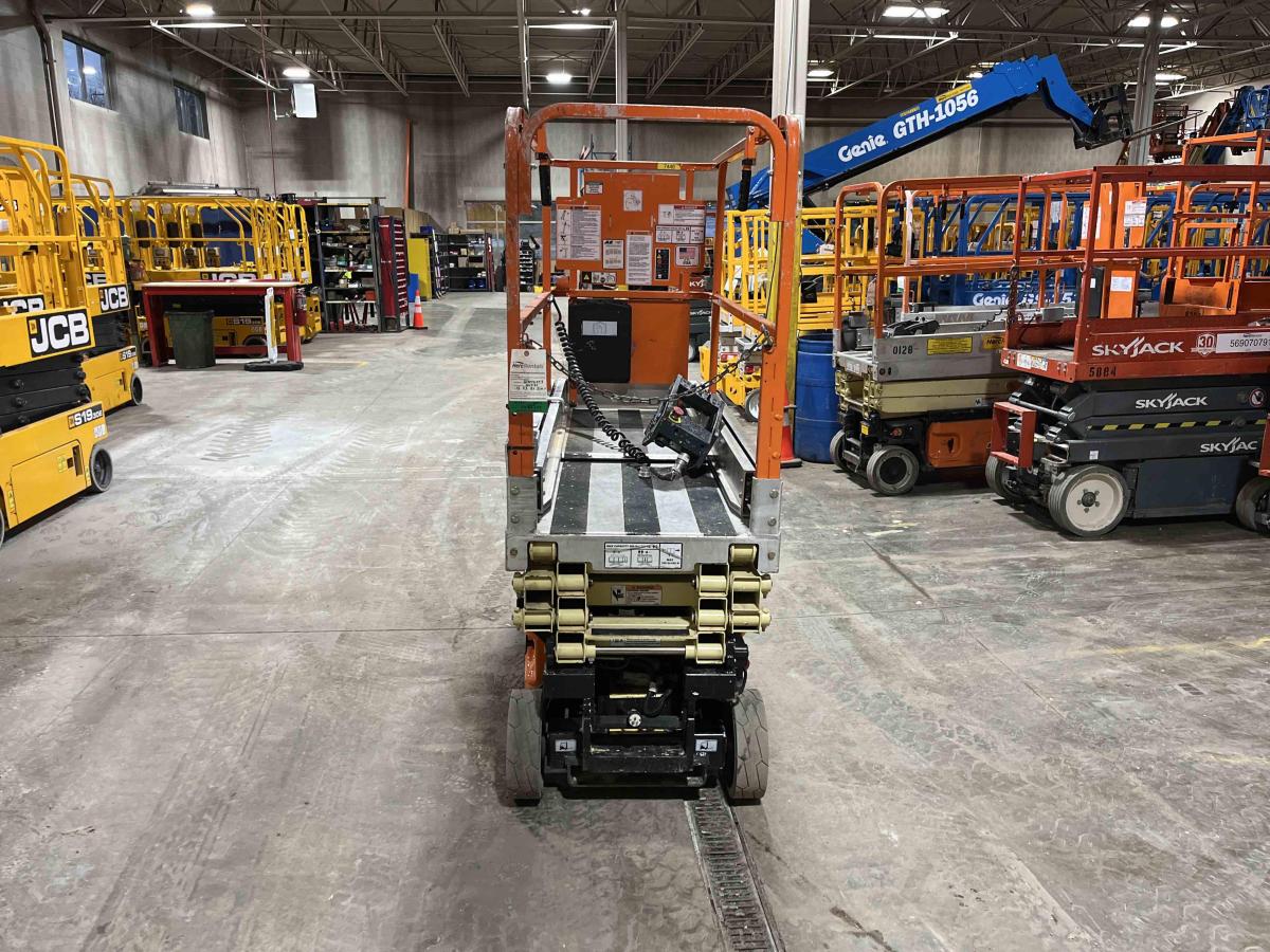2013 JLG 1930ES