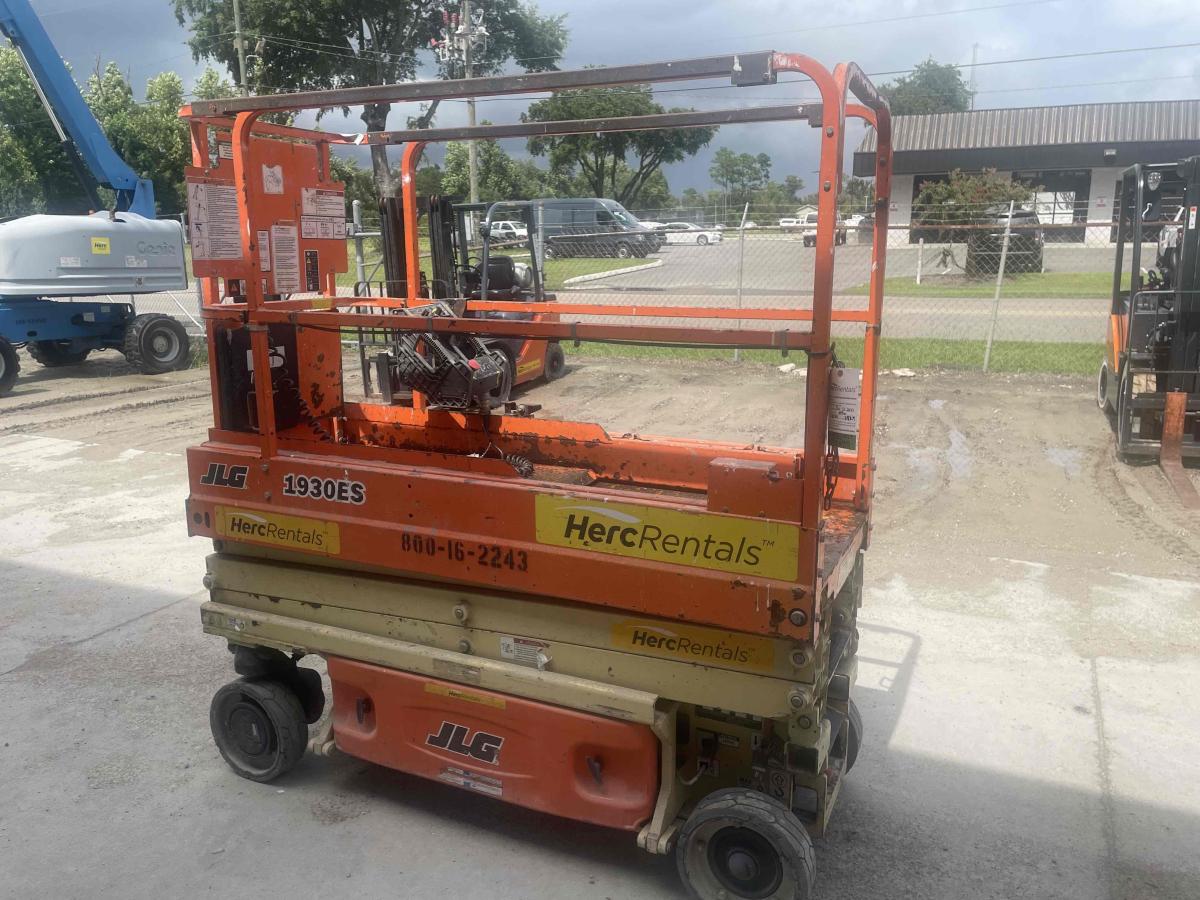 2017 JLG 1930ES