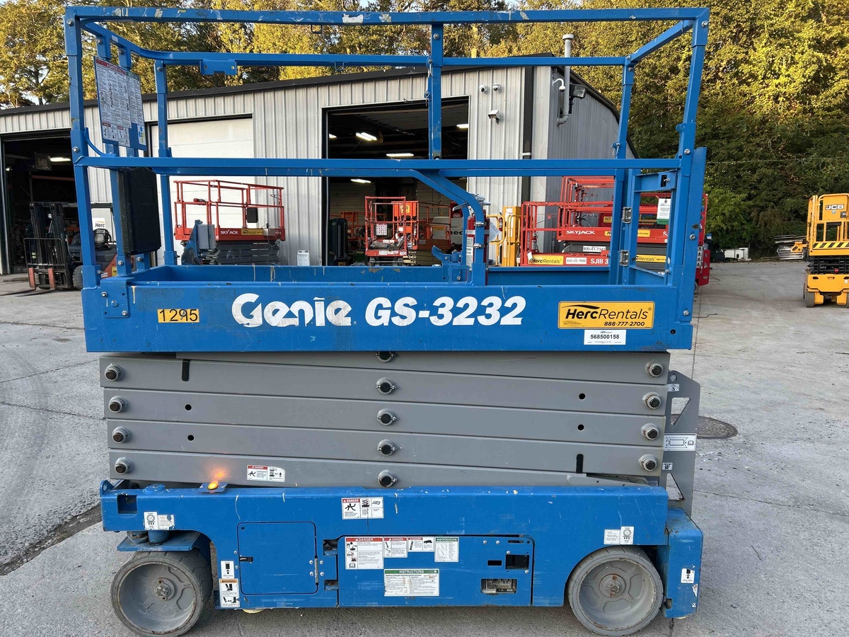 2018 Genie GS-3232