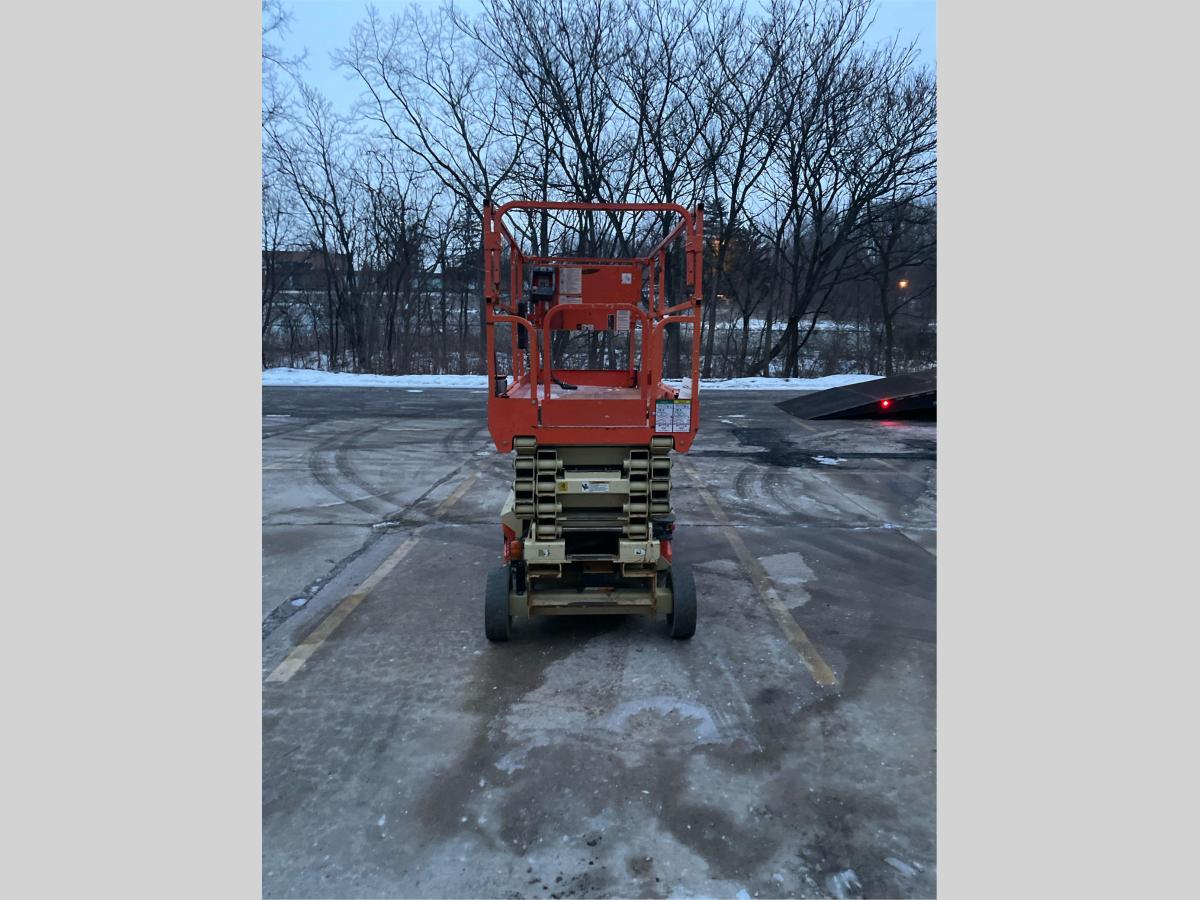 2018 JLG 3246ES