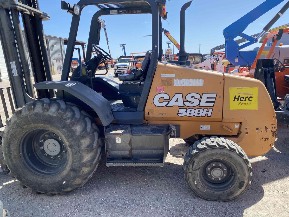 2017 Case 588H-8