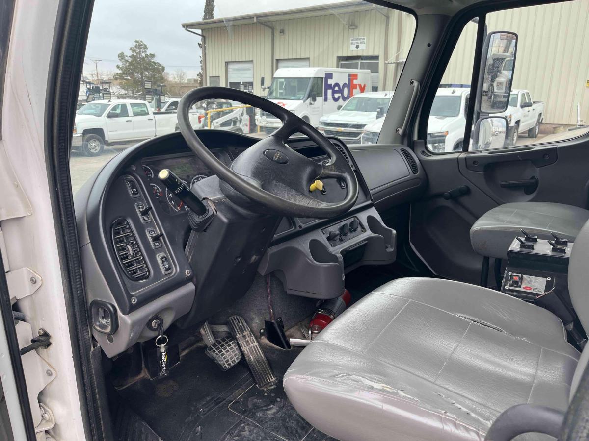 2018 Freightliner M2106