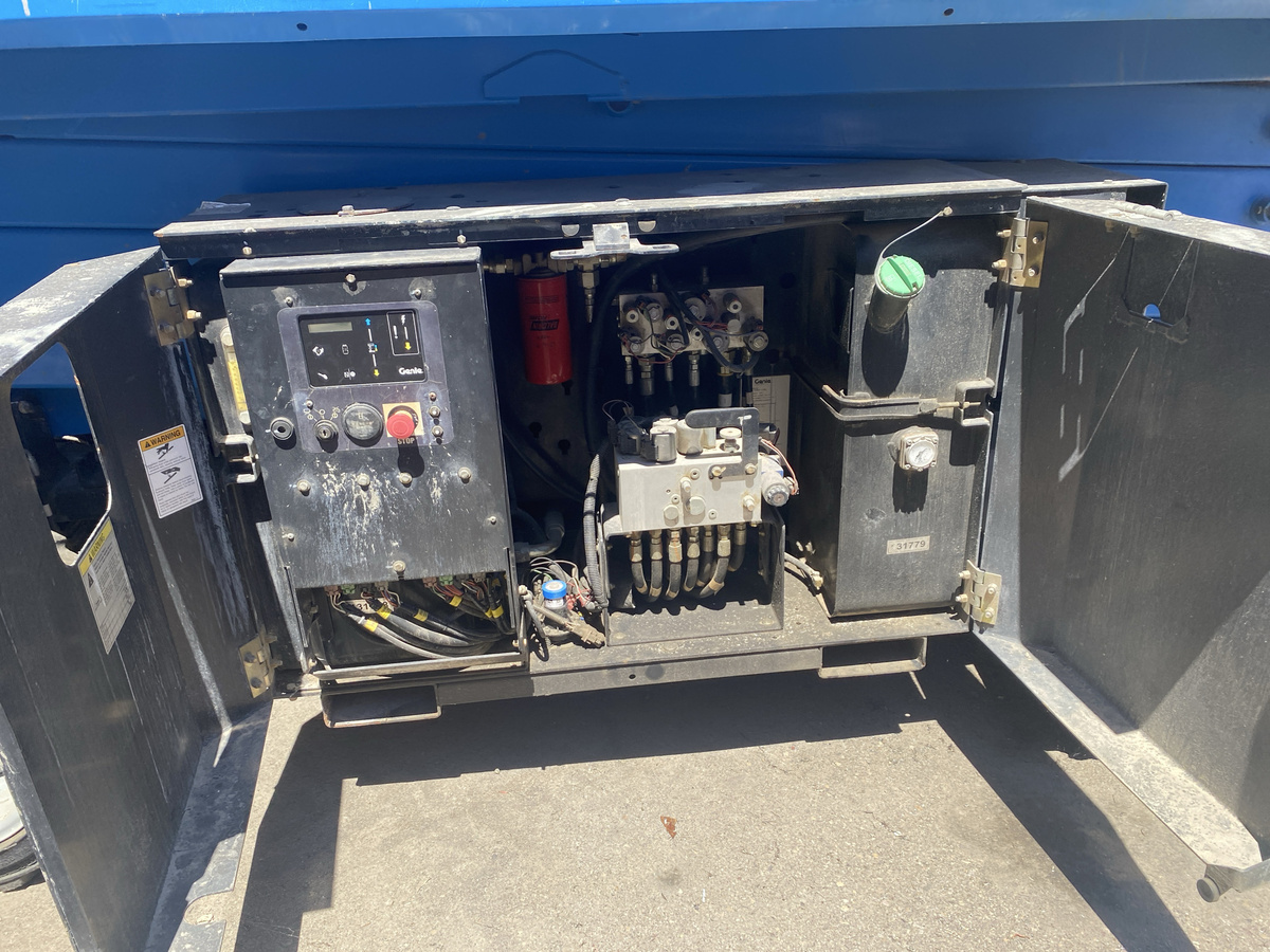 2017 Genie GS-3369 DC-9