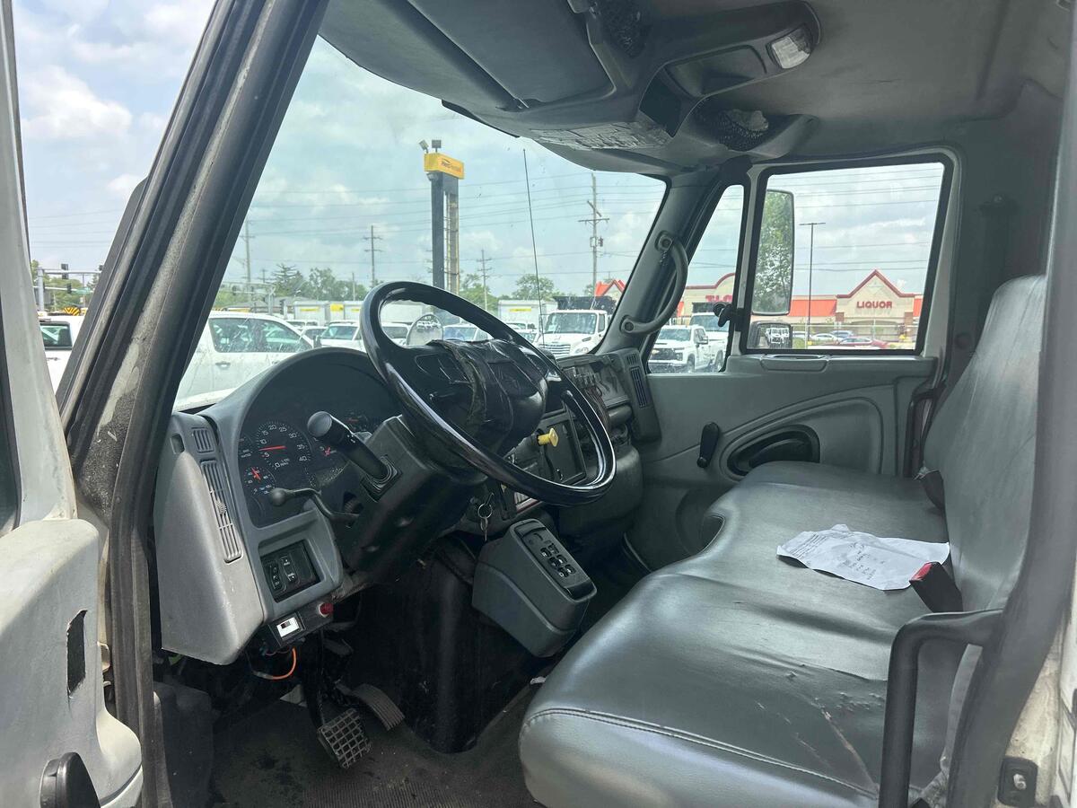 2004 International 4400-8