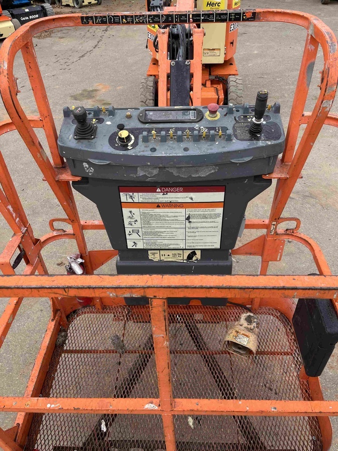 2016 JLG E300AJP-5