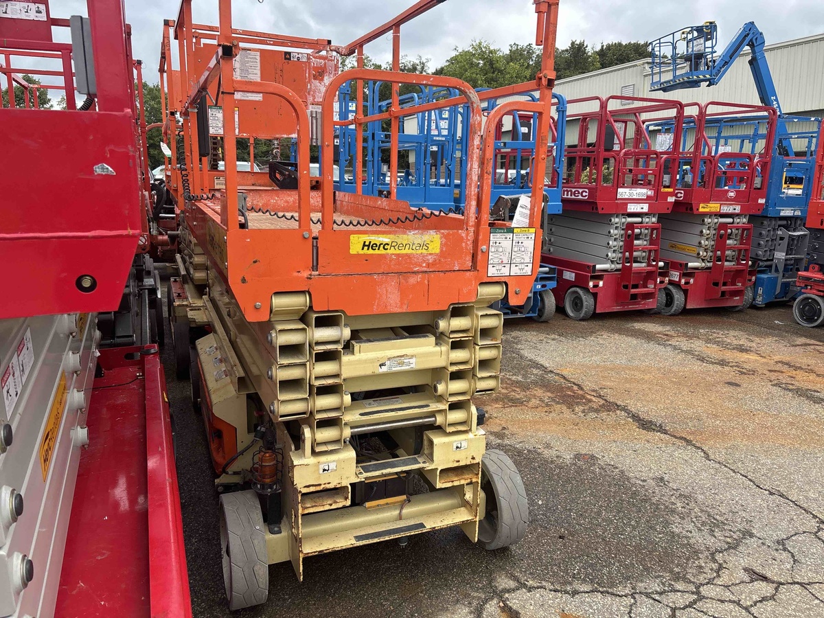 2017 JLG 3246ES-2