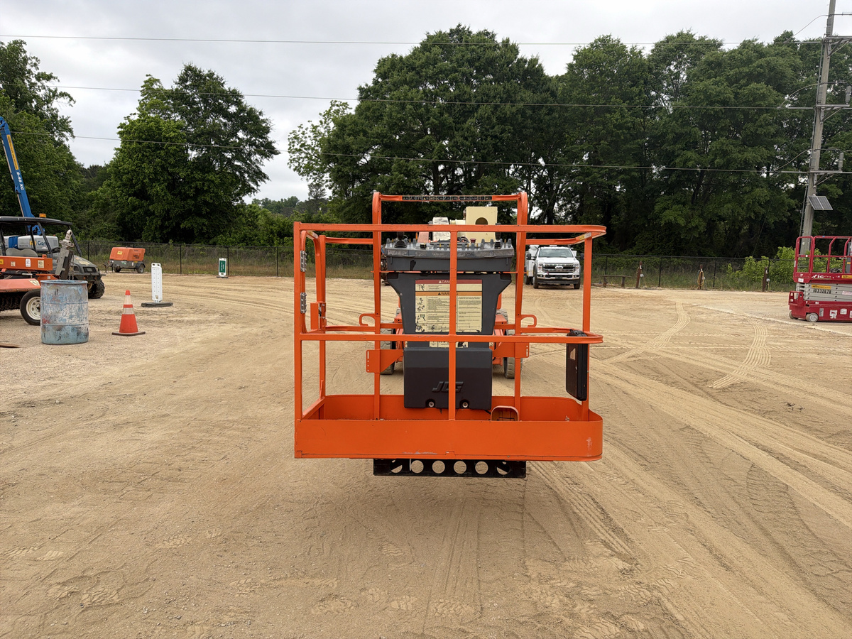 2015 JLG E450AJ-2