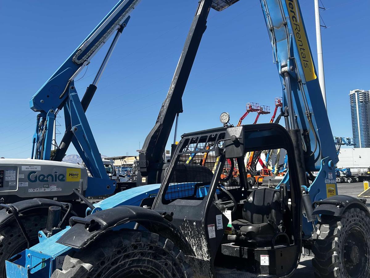 2018 Genie GTH 844