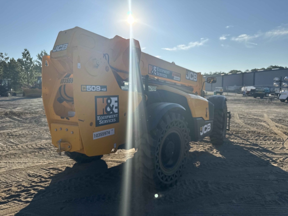2022 JCB 509-42-4