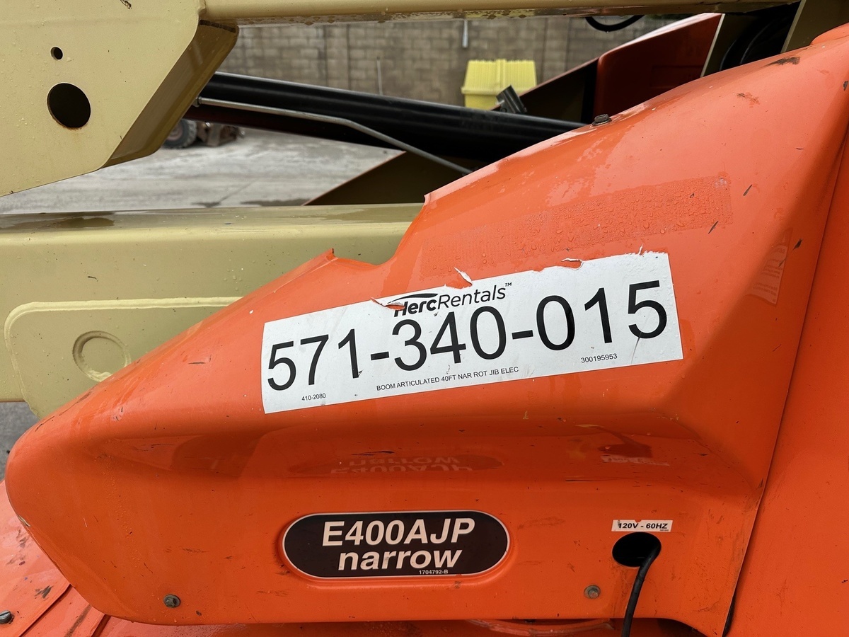 2015 JLG E400AJP-2
