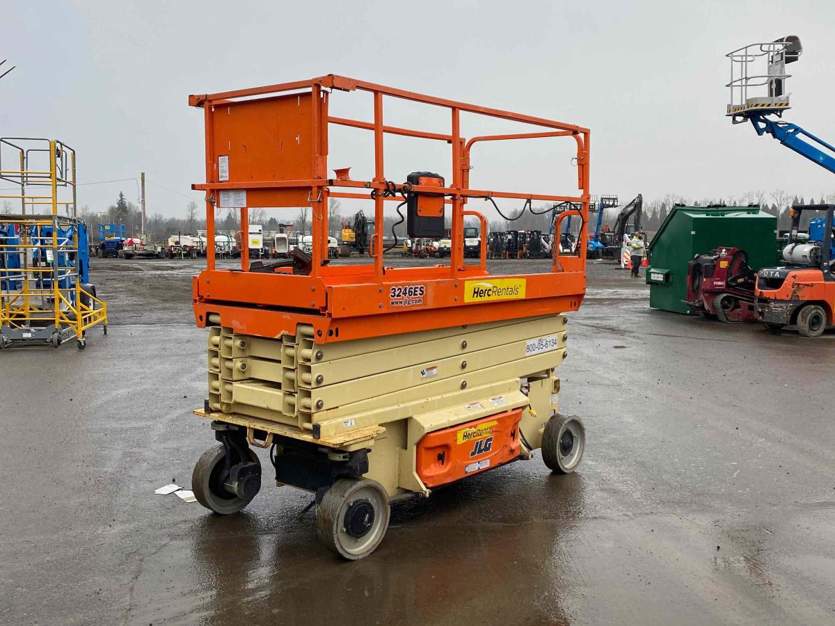 2015 JLG 3246ES