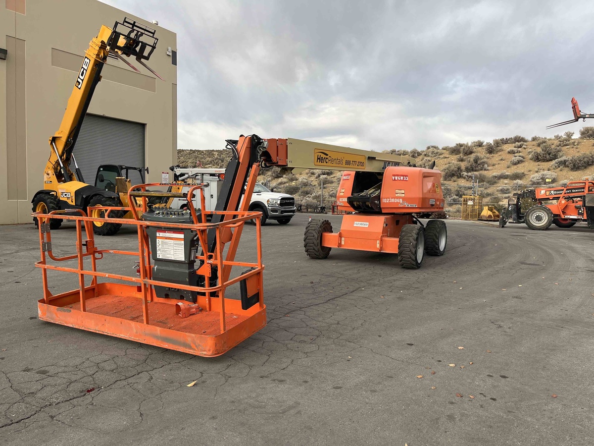 2018 JLG 660SJ-2