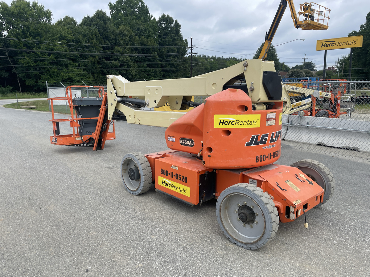 2016 JLG E450AJ-3