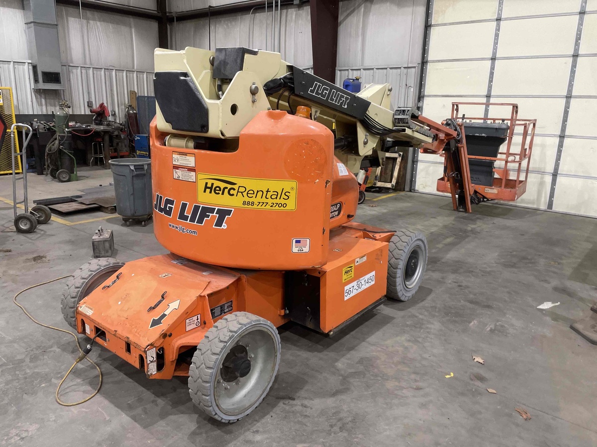 2017 JLG E400AJPN-1