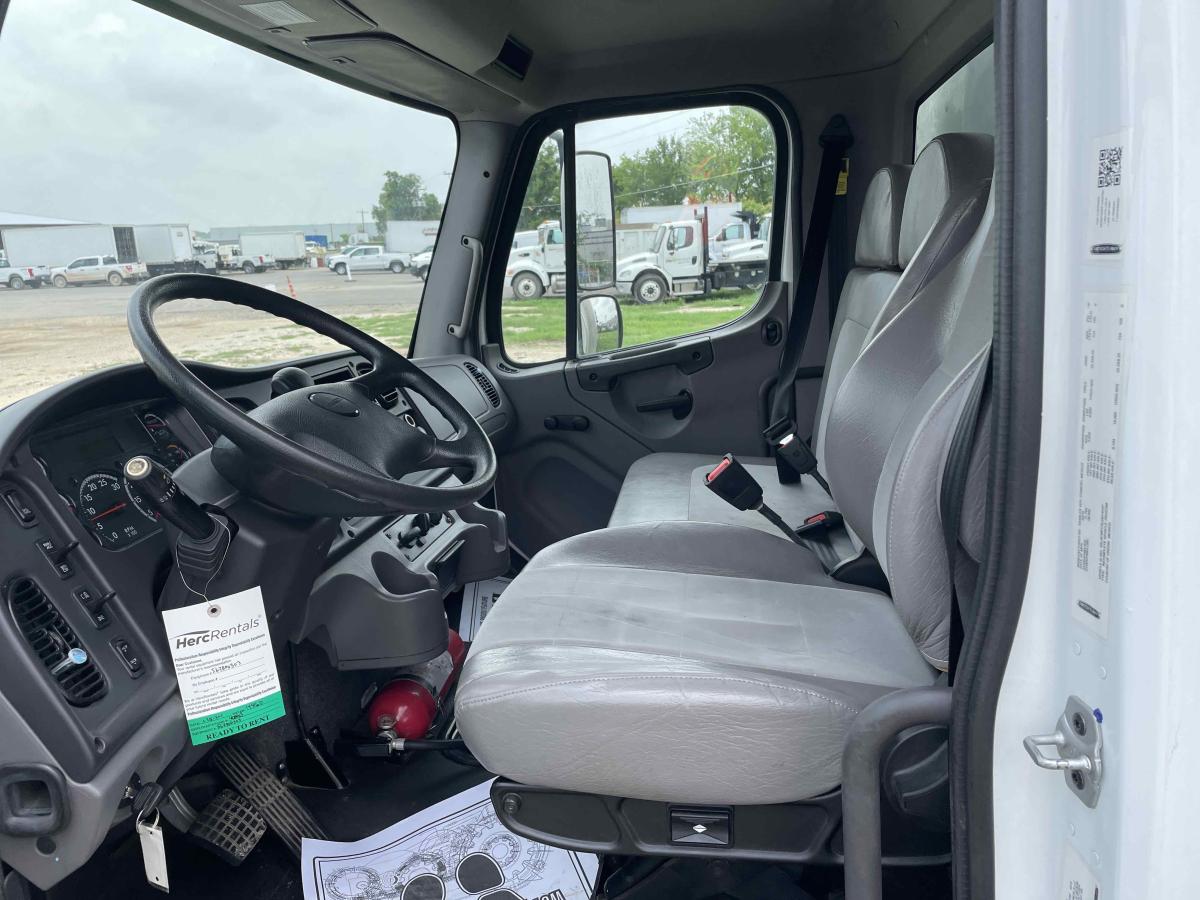 2020 Freightliner M2106