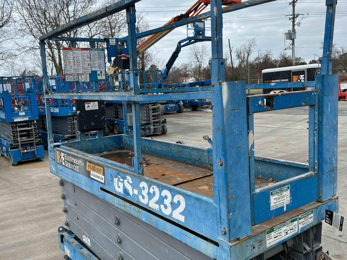 2016 Genie GS-3232