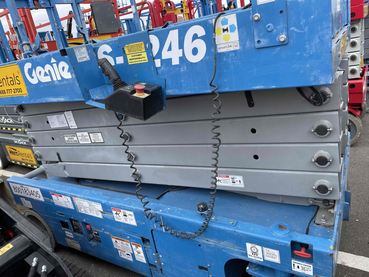 2017 Genie GS-3246-3