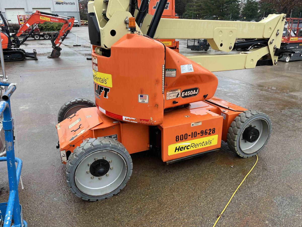 2016 JLG E450AJ