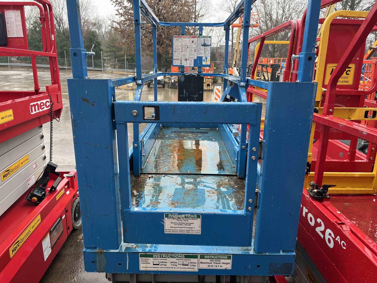 2018 Genie GS-3232