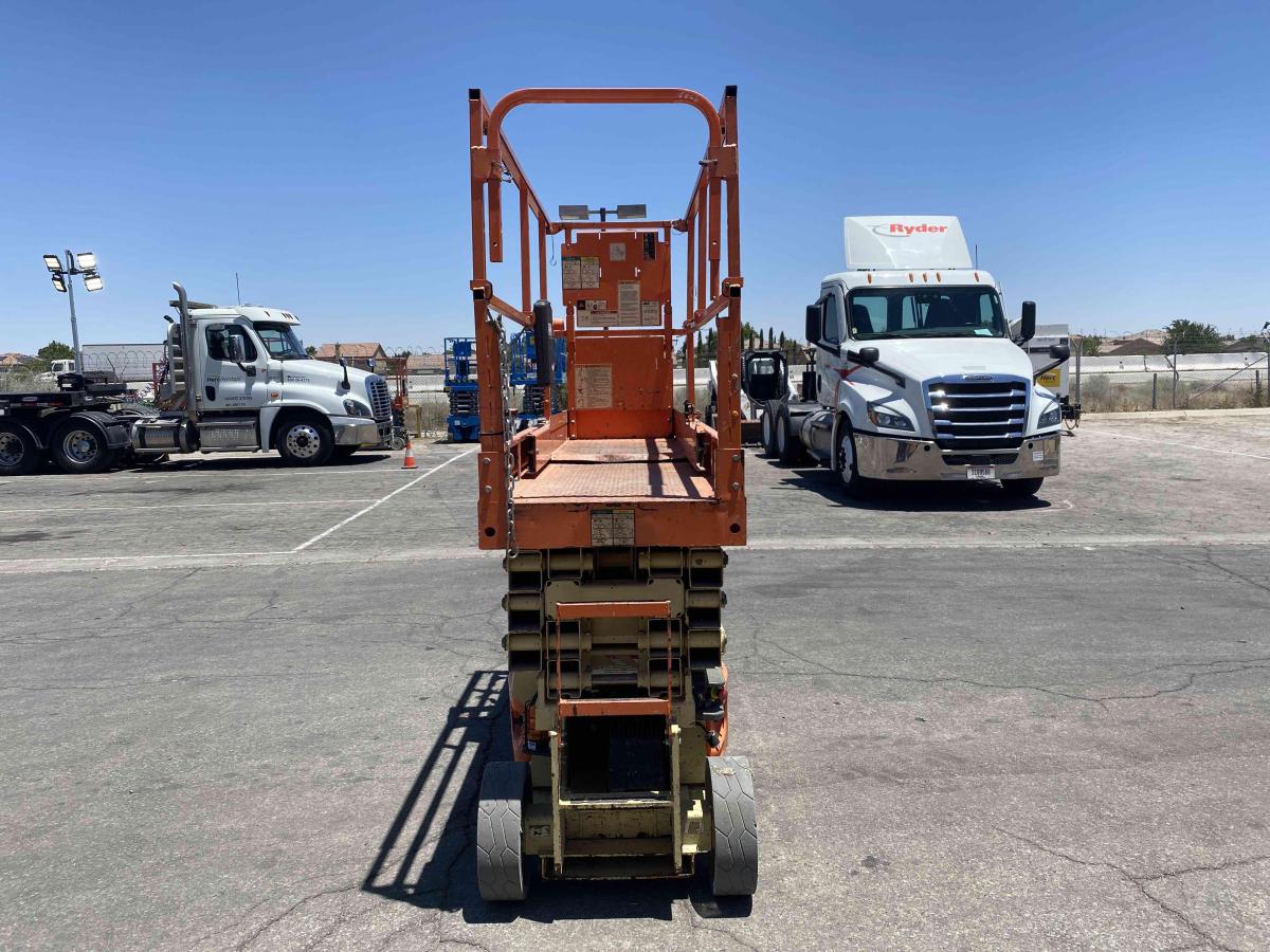 2017 JLG 2632ES