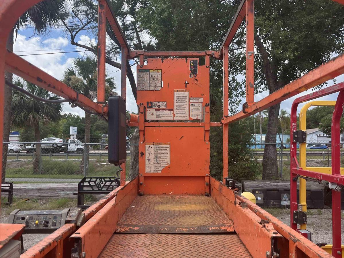 2018 JLG 2632ES-10