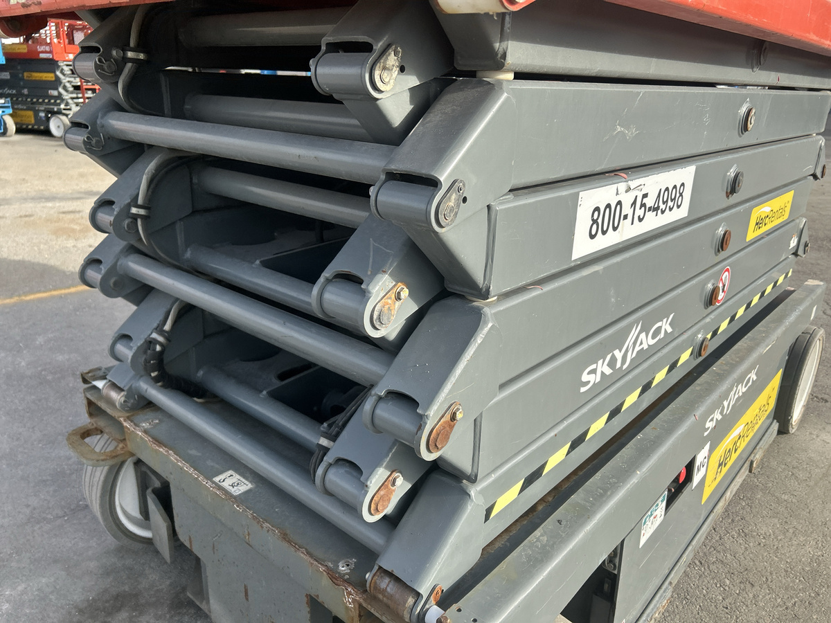 2017 Skyjack SJ4740-28