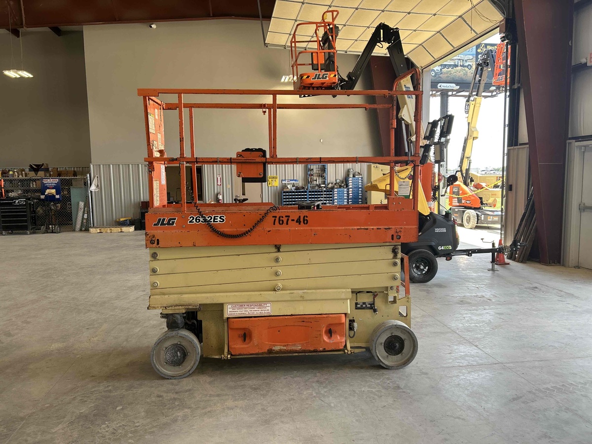 2017 JLG 2632ES-3