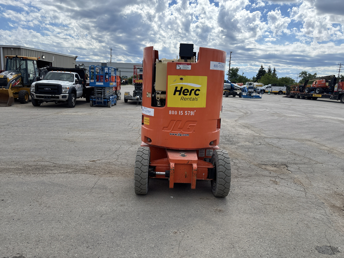 2017 JLG E300AJP-5