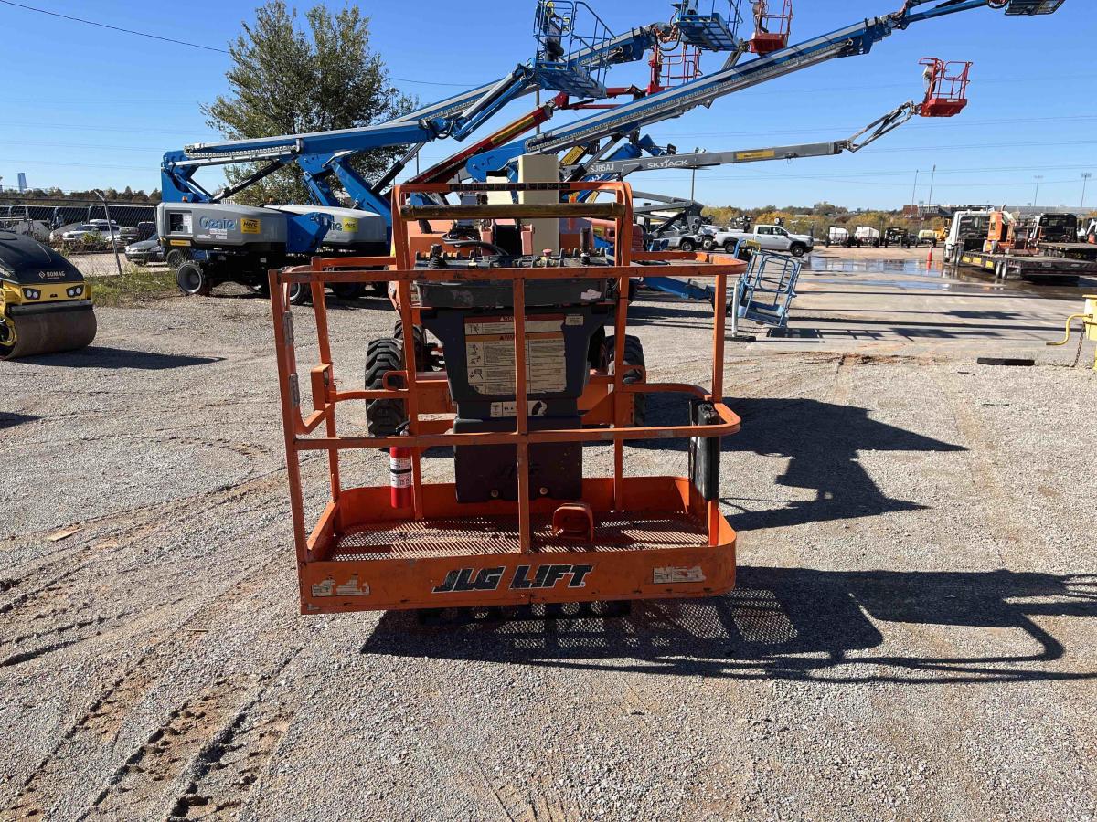 2017 JLG 340AJ