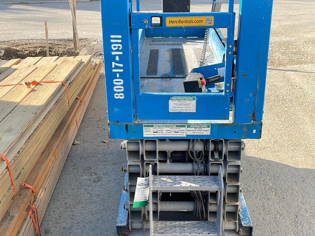 2017 Genie GS-3232