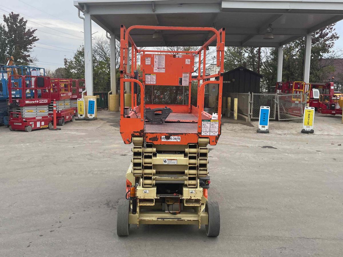 2017 JLG 3246ES
