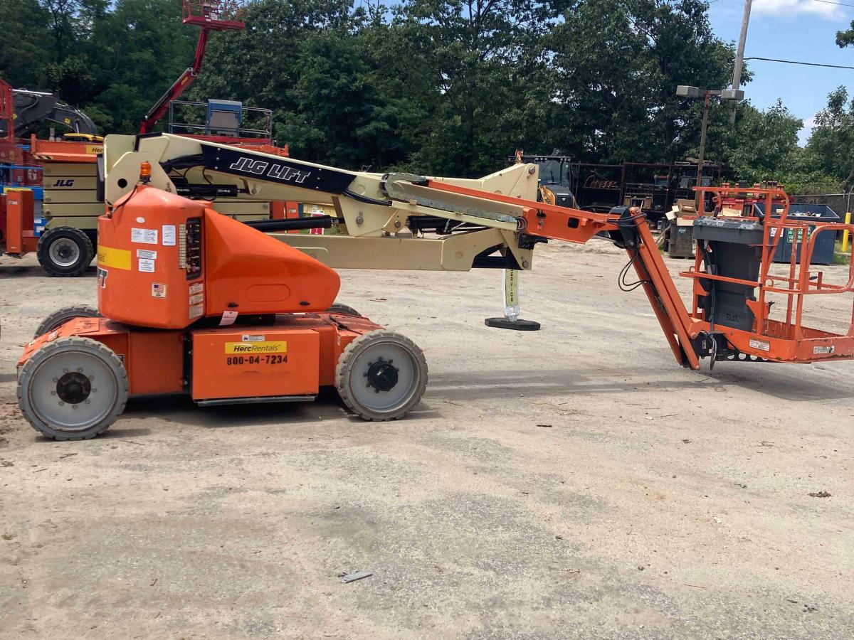 2015 JLG E450AJ