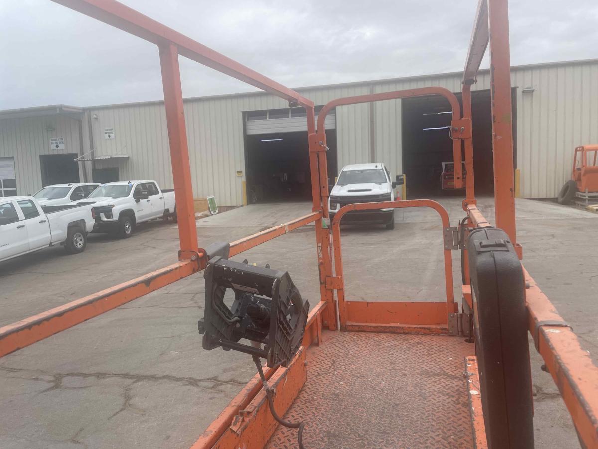 2016 JLG 2632ES