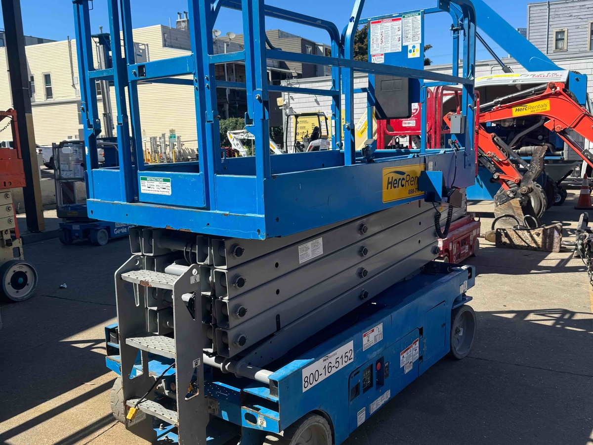 2017 Genie GS-3246-3