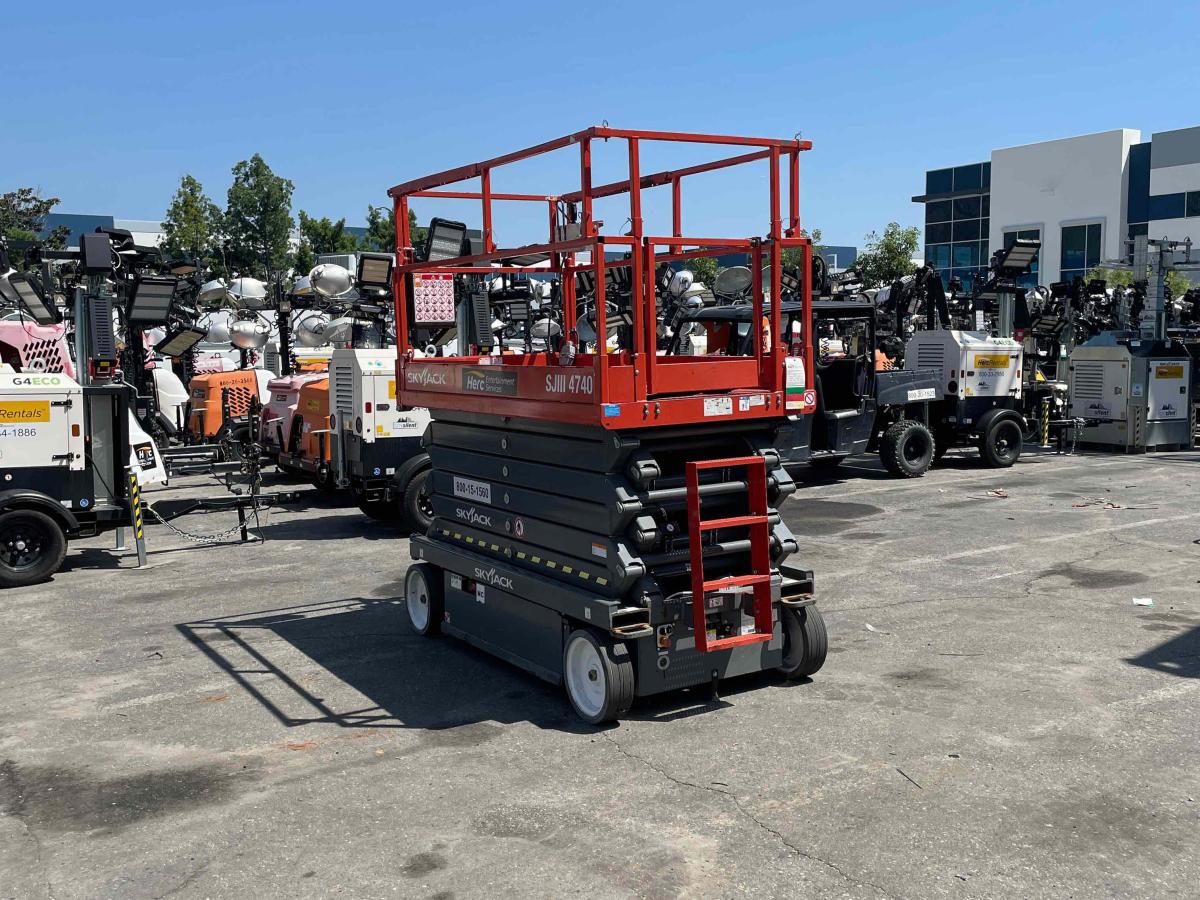 2017 Skyjack SJ4740
