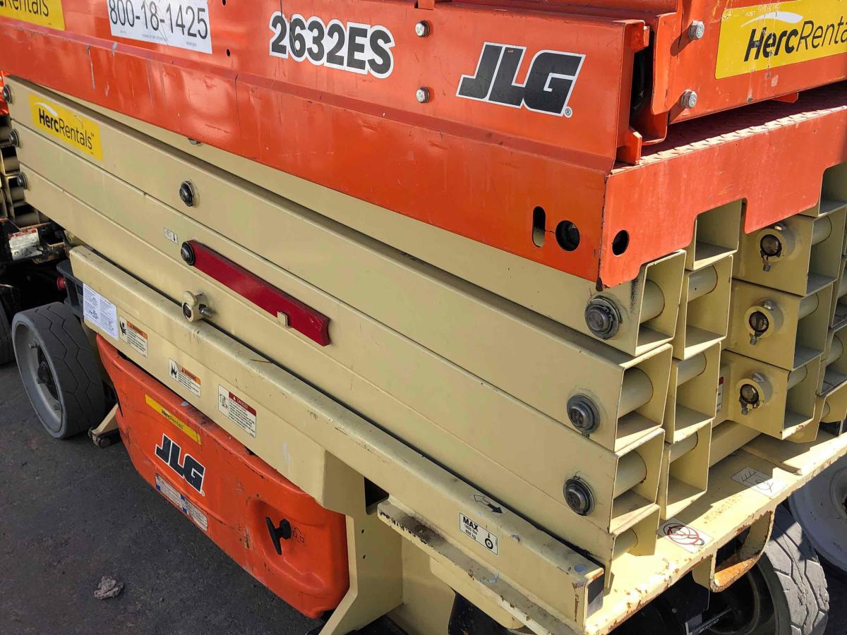 2017 JLG 2632ES-1