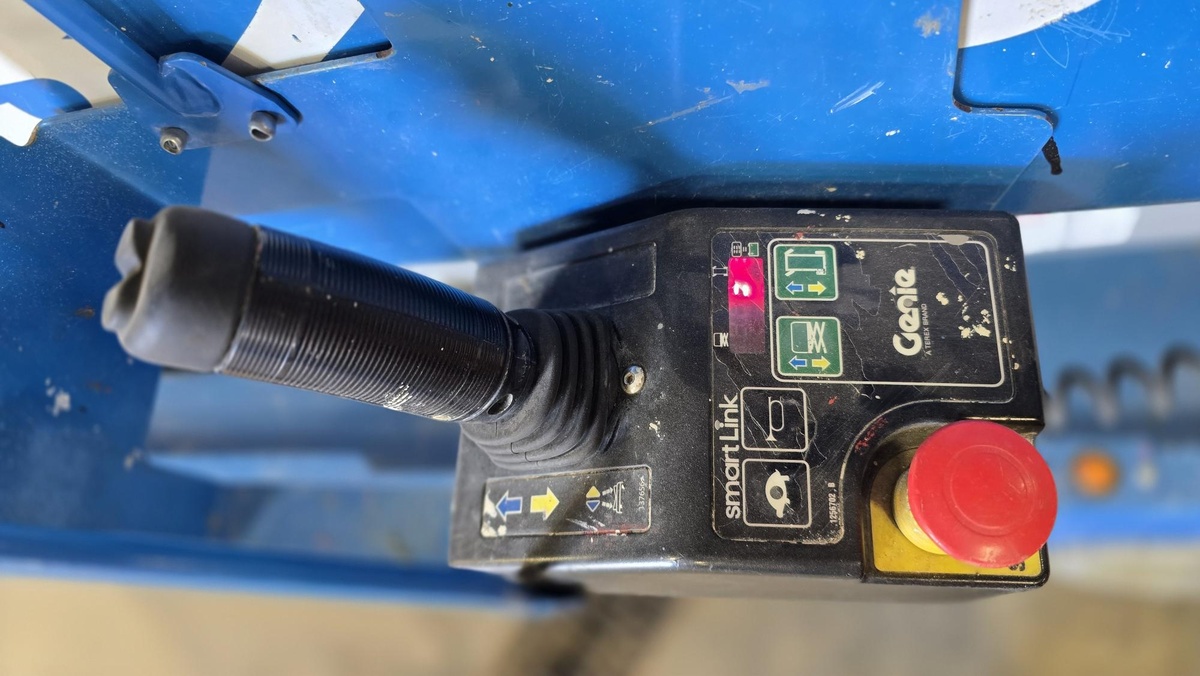 2018 Genie GS-3246-8