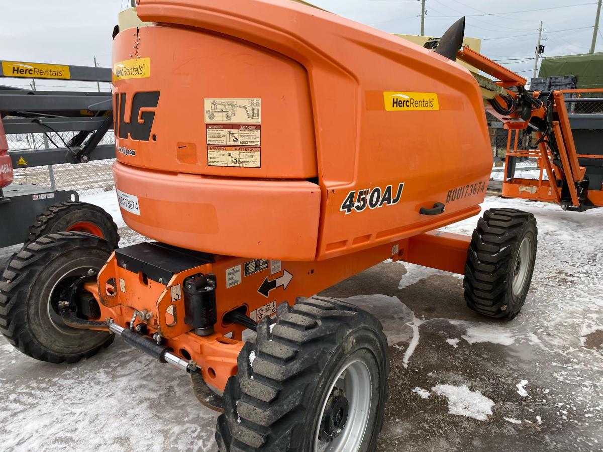 2017 JLG 450AJ