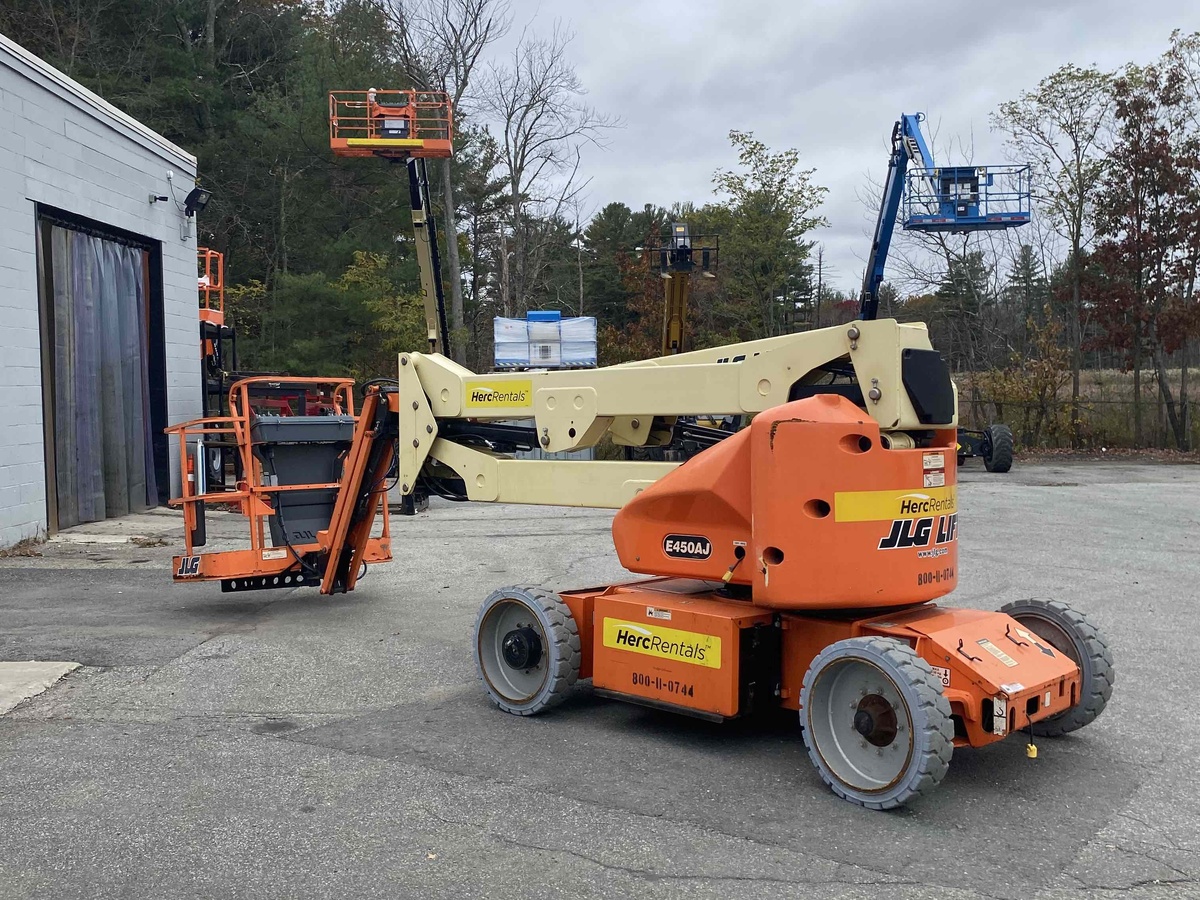2016 JLG E450AJ-4