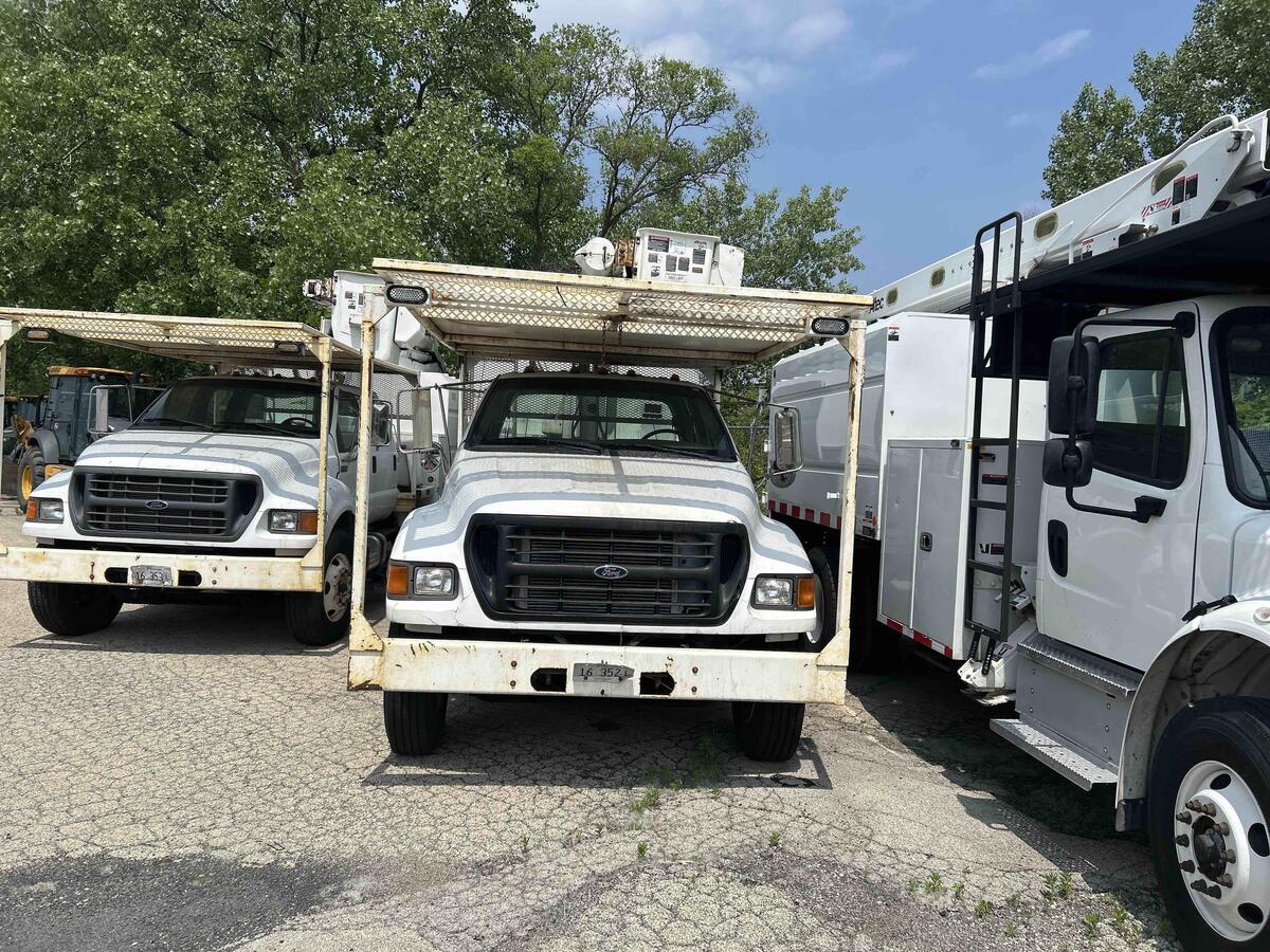2000 Ford F750-1