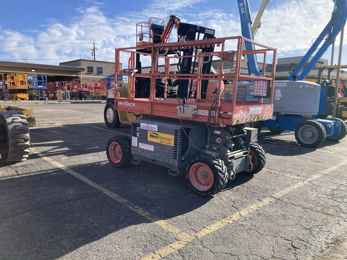 2018 Skyjack SJ-6826RT-4