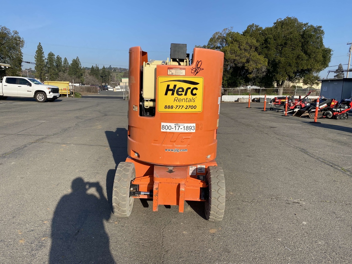 2017 JLG E300AJP-5