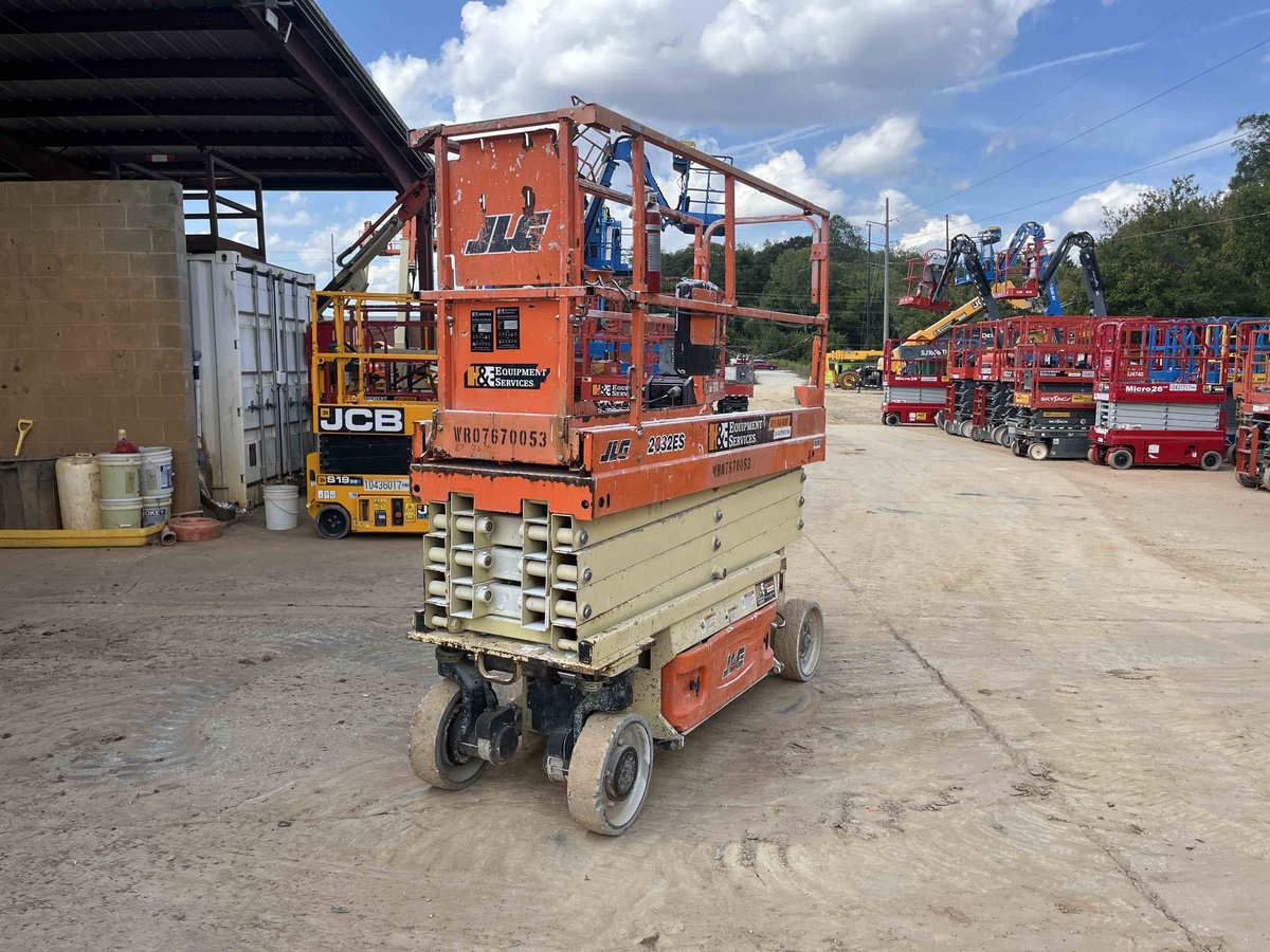 2017 JLG 2632ES-3